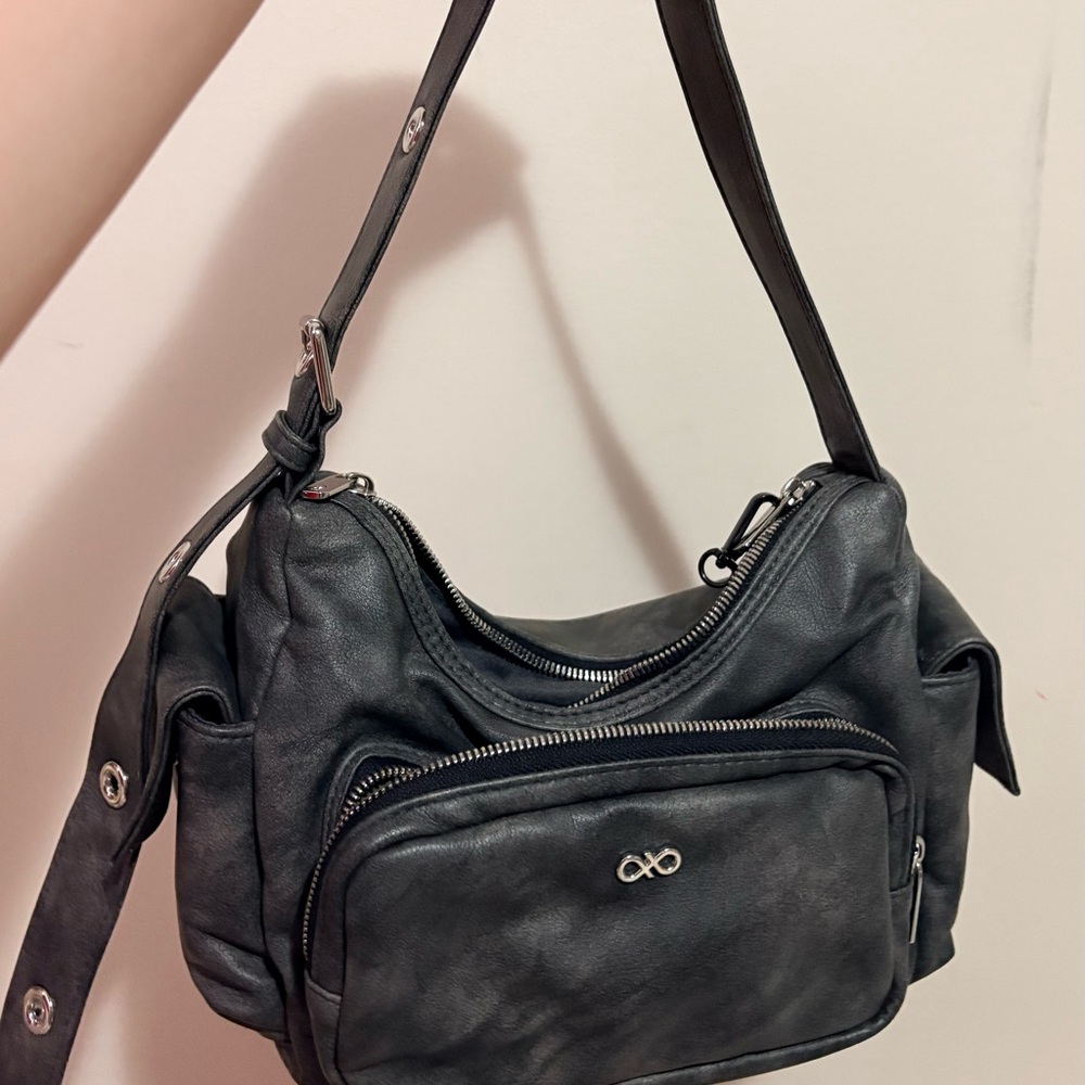 The Sophia Label - Tate Pocket Bag in Eclipse